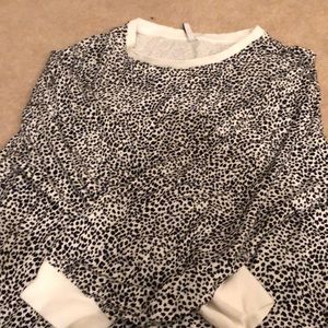 Lightweight leopard top